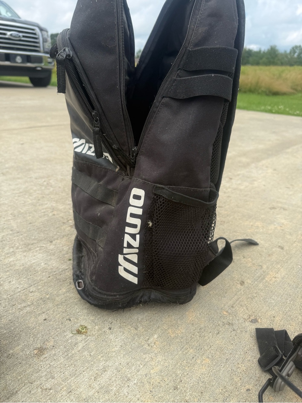 Mizuno Black Men's Sports Backpack with Mesh Side Pocket